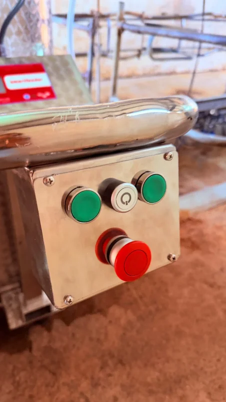 Carro Dispensador de Calostro Autopropulsado | Milktaxi
