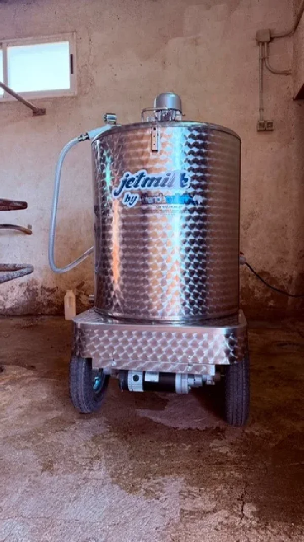 Carro Dispensador de Calostro Autopropulsado | Milktaxi