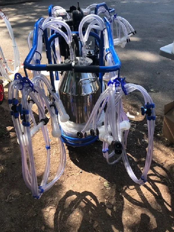 Carro de ordeño para 8 cabras con dos cantaras de 40 Litros -0